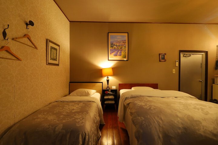 Room 30 of 68
