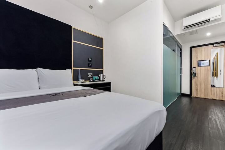 Room 10 of 37