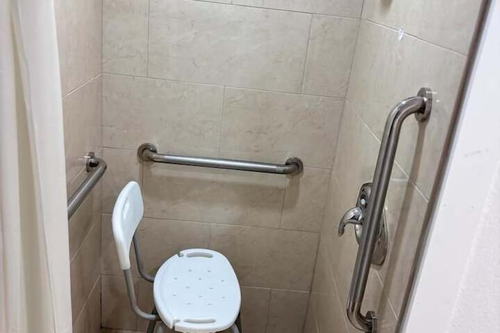 Room 28 of 148