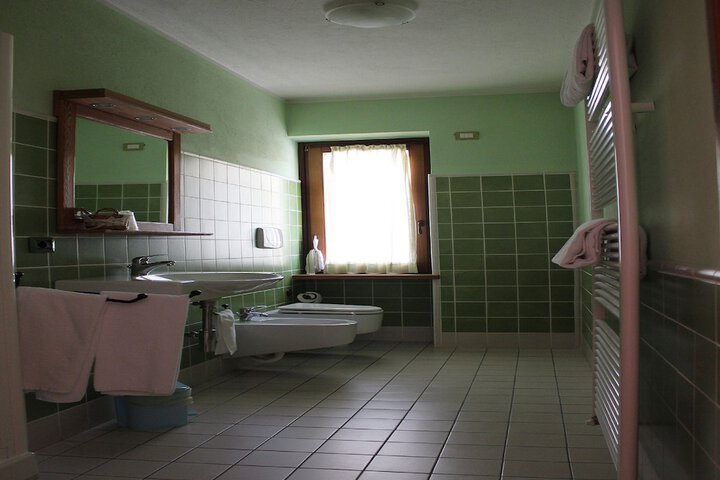 Room 21 of 28