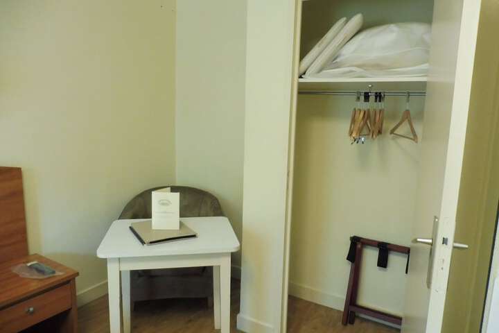 Room 13 of 118