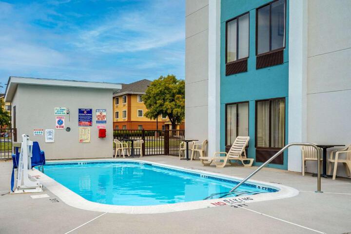 Pool 12 of 40