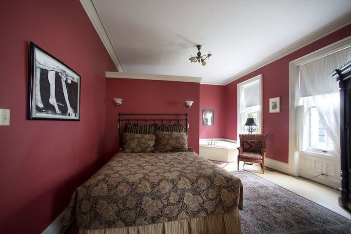 Room 17 of 46