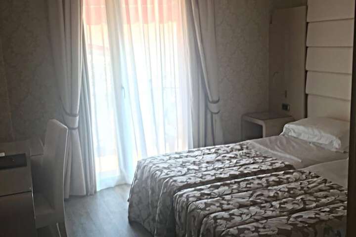 Room 27 of 62