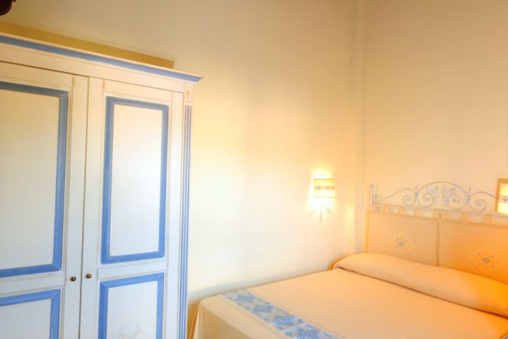 Room 11 of 37