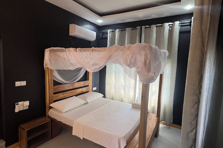 Room 4 of 42