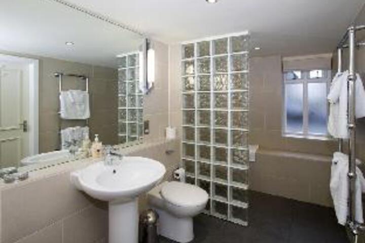 Family room-Executive-Ensuite-Beaumaris