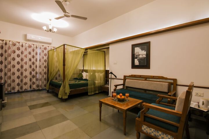Room 3 of 40