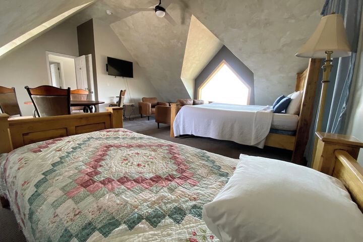 Room 9 of 136