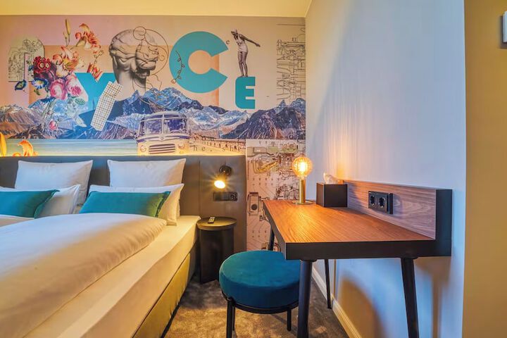 Room 19 of 32
