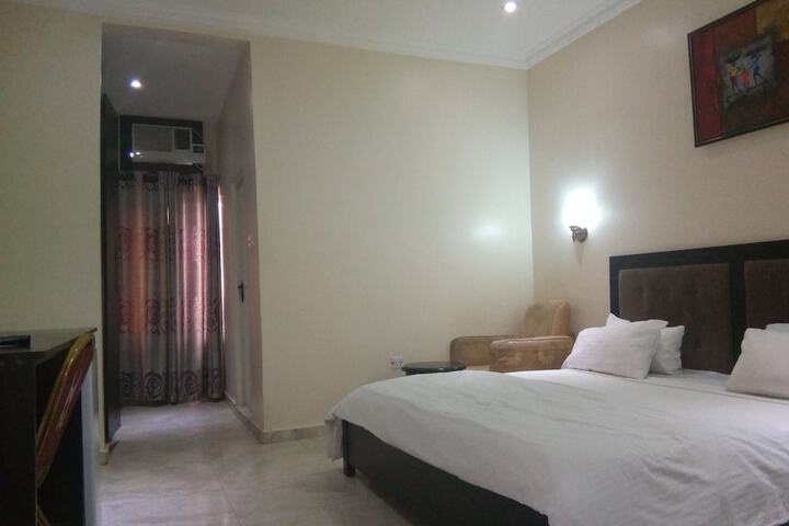 Room 4 of 24