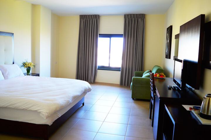 Room 27 of 107