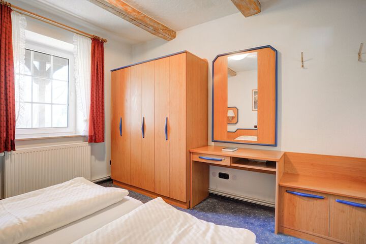 Room 13 of 69