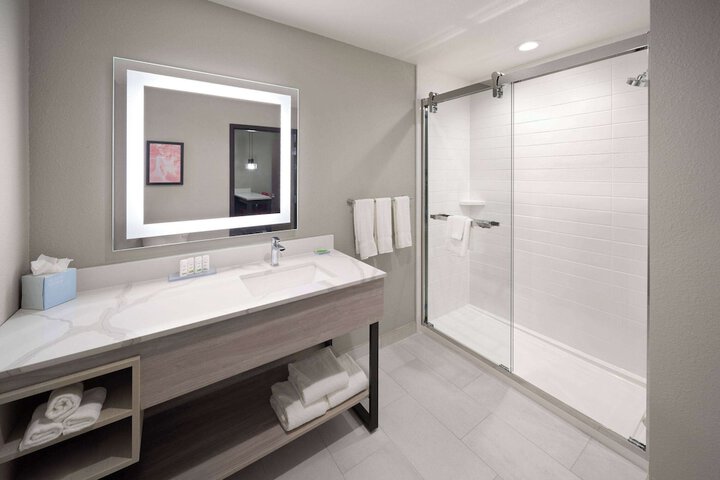 Room 14 of 25