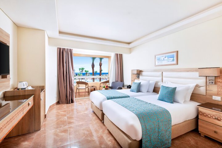 Room 15 of 220