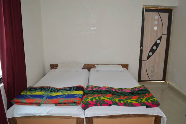 Room 10 of 24