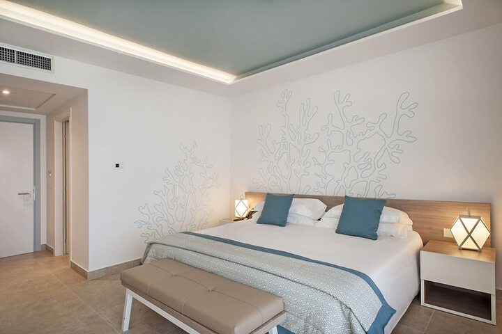 Room 12 of 74