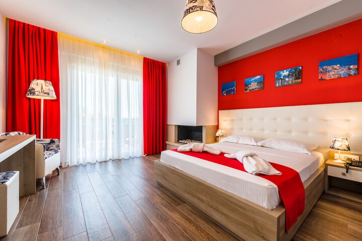 Room 18 of 122
