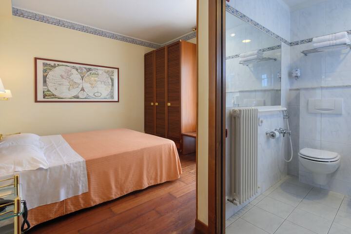 Room 16 of 46
