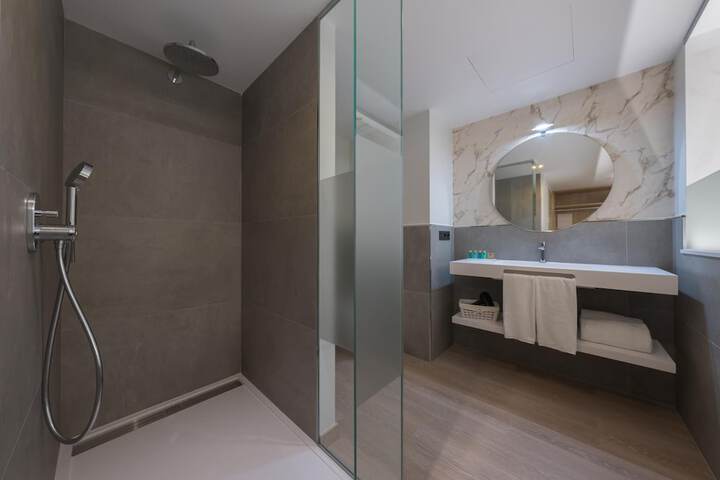Room 55 of 122