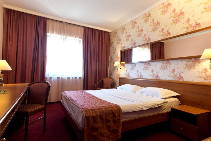 Room 6 of 45