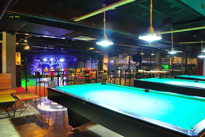 Lounge 56 of 64