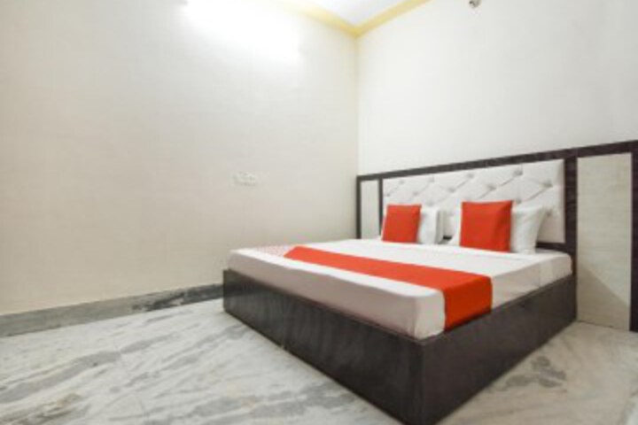 Hotel HC Residency by OYO Rooms