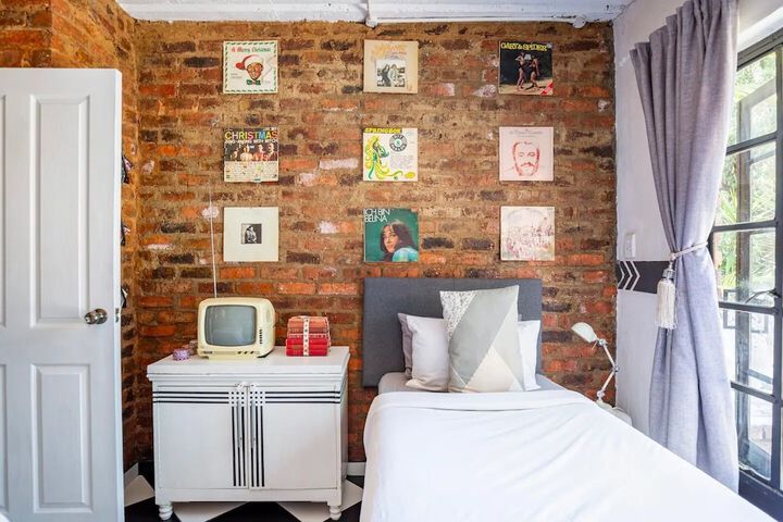 Room 2 of 23