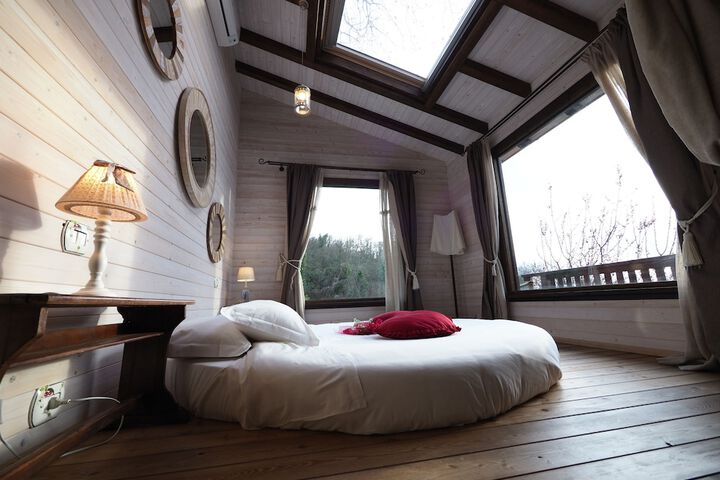 Room 9 of 90