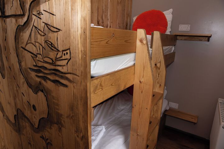 Room 32 of 60
