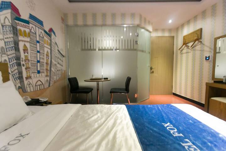 Room 8 of 42