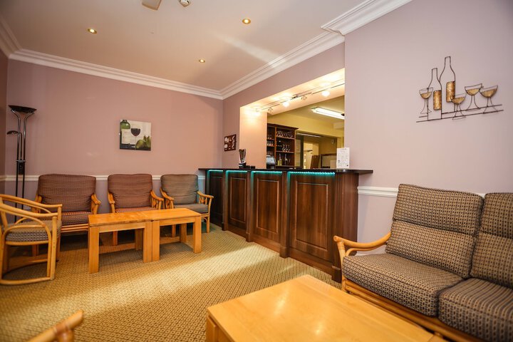Lounge 50 of 57