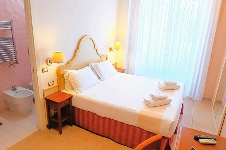 Room 7 of 26