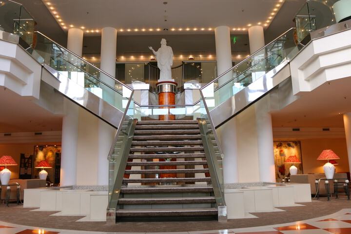 Entrance & Lobby