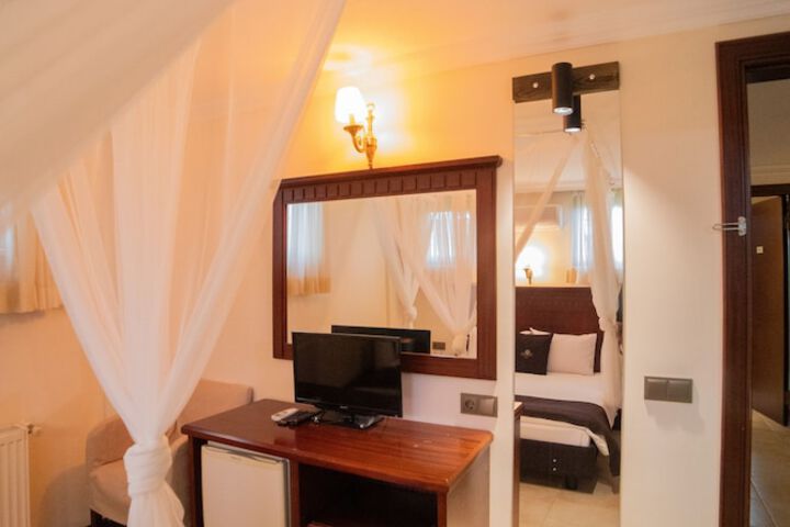 Room 33 of 50