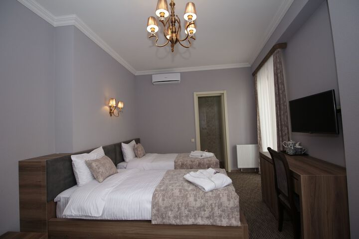 Room 6 of 32