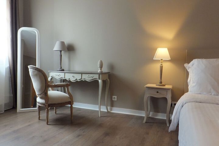 Room 4 of 16