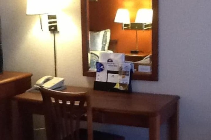 Room 9 of 33