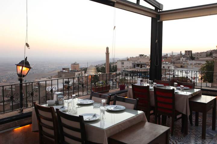 Dining 126 of 158