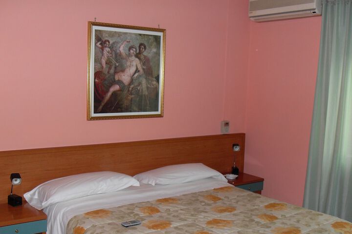 Room 5 of 64