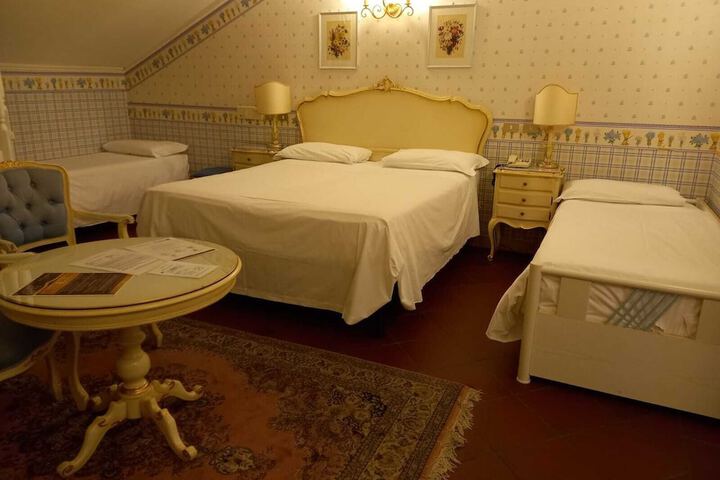 Room 17 of 65