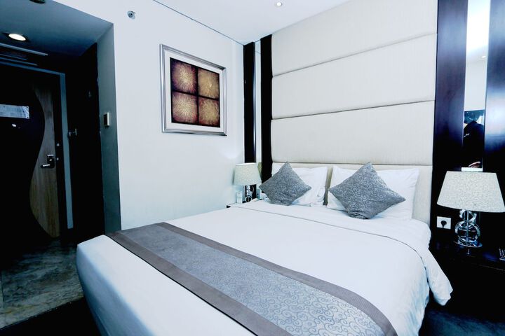 Room 17 of 46