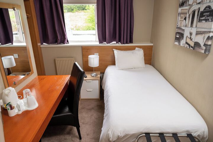 Room 12 of 32