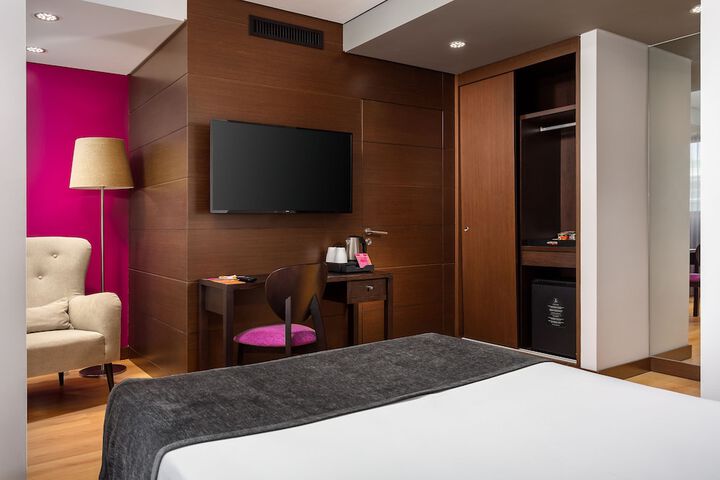 Room 14 of 66