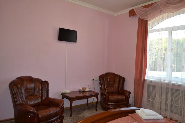Room 6 of 37