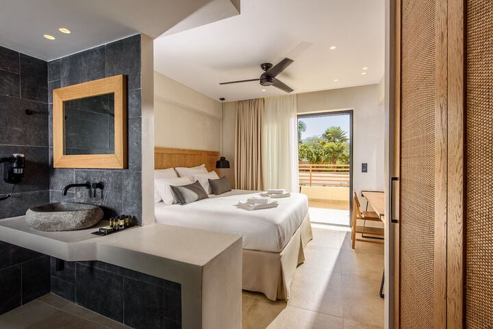 Room 15 of 27