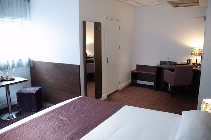 Room 10 of 40