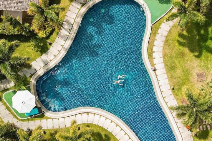 Hotel Pool