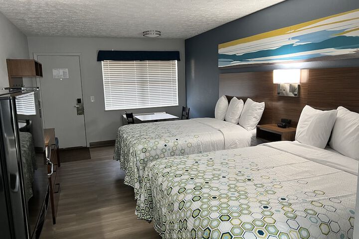 Studio 2 Queen Beds (3 of 12)