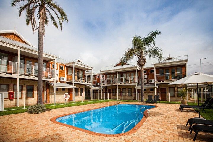 Hotel with Pool